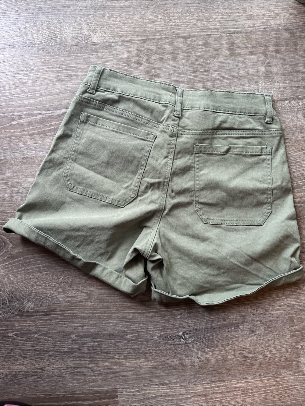 One5One Cuffed Shorts - Picture 2 of 3